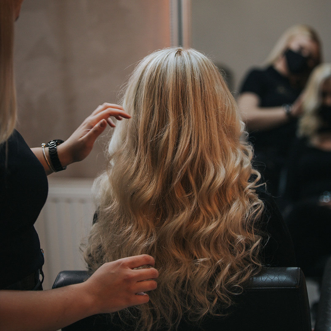 artist(e) Eugène Perma produit pour boucler les cheveux